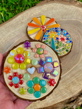 Load image into Gallery viewer, DIY Flower Ornament Woodslice Kit